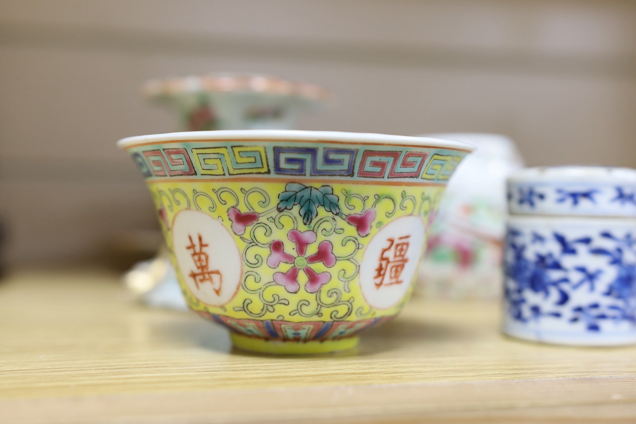 A group of 18th/19th century Chinese porcelain wares (10)